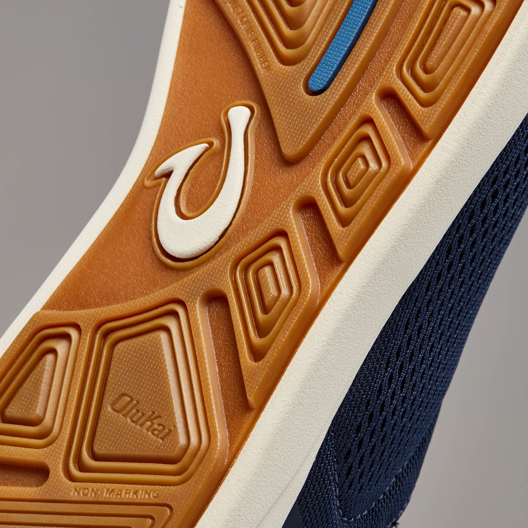 Moku Pae – Trench Blue / Off White