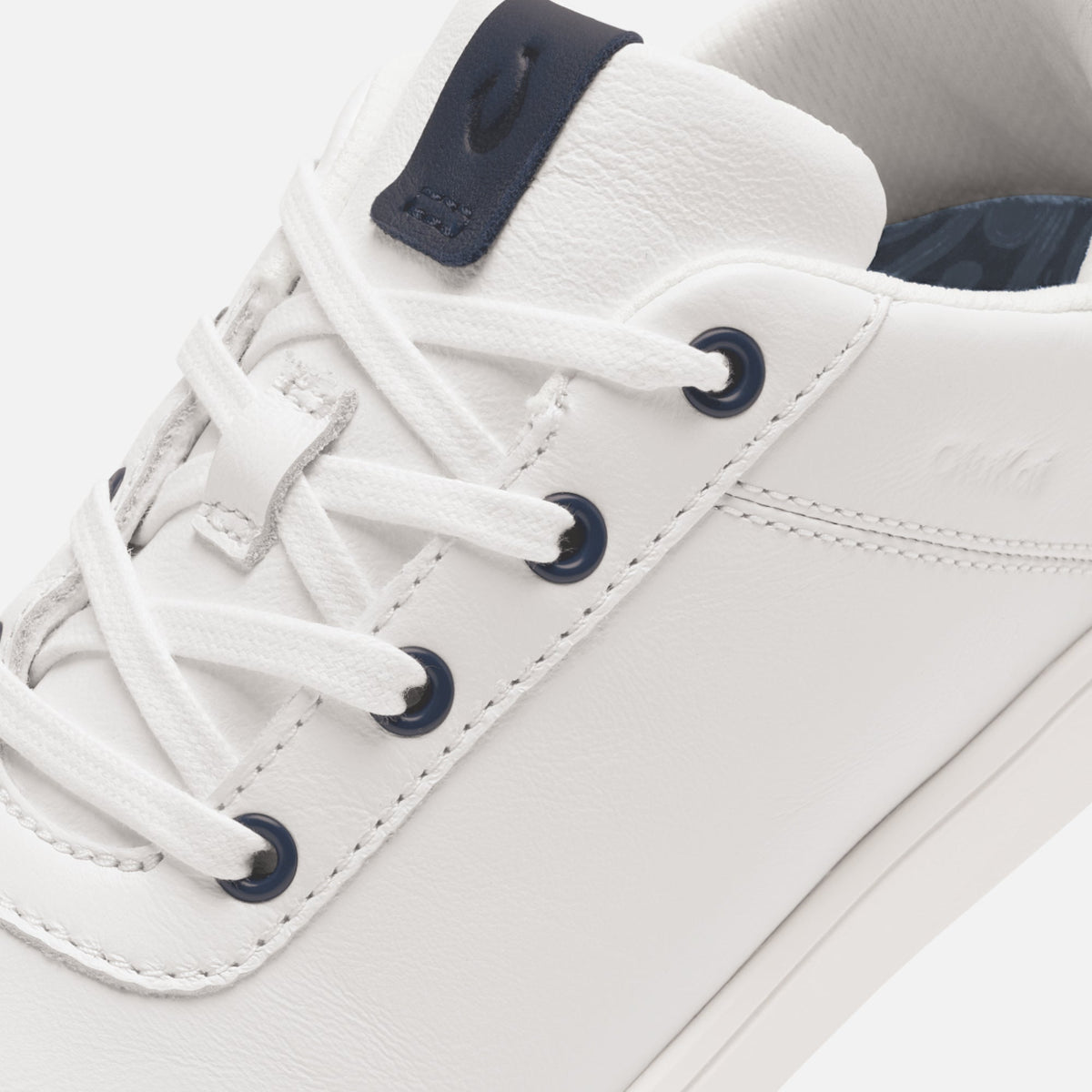 Puakea  –  Bright White / Trench Blue